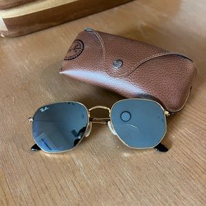 Mirrored raybans ☀️